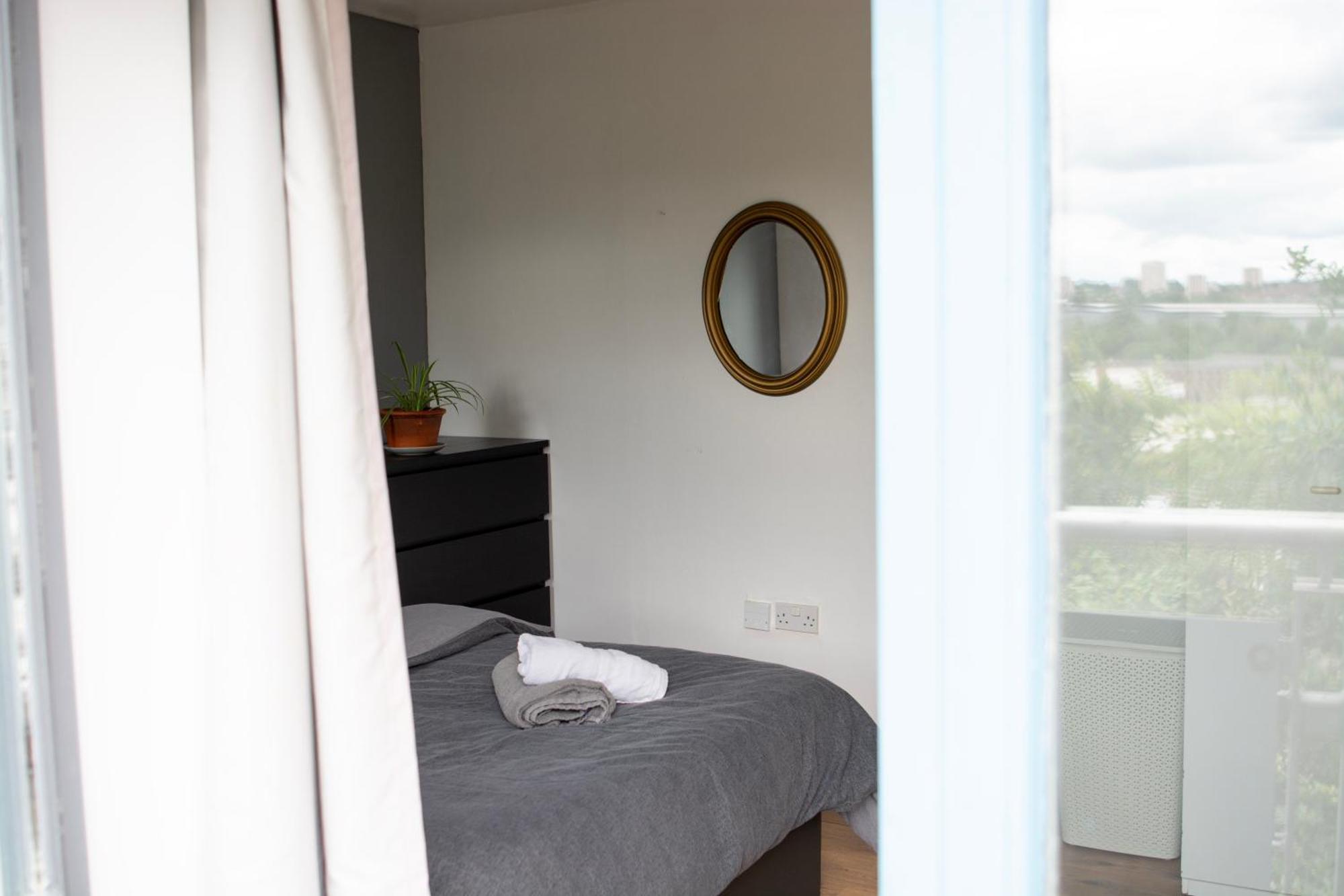 Well-Equipped 4 Bedroom House Close To City Centre Leeds  Exterior foto