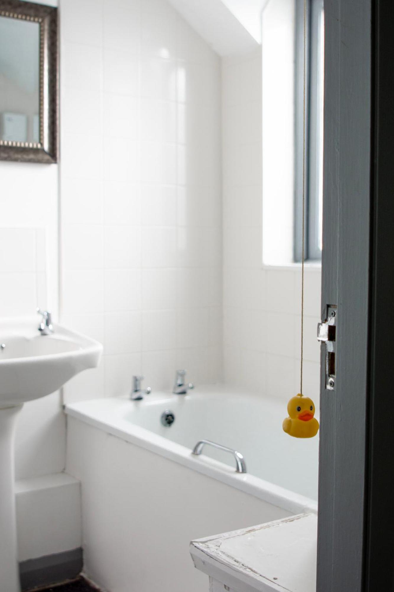 Well-Equipped 4 Bedroom House Close To City Centre Leeds  Exterior foto